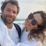 Thelma Fardin Instagram - Elegir ser feliz es a veces el mayor desafío. Hace una semana después de un congreso donde junto a grandes mujeres removimos cosas muy duras , me vino a visitar él, estar en hoteles me cuesta muchísimo y Niki vino a acompañarme para que la lucha no sea sólo sacrificio, aunque muchos esperen que solo sea eso. Les agradezco a cada uno de los que nos mandan amor, porque saben que amar a veces es lo más revolucionario que podemos hacer. Te amo @nico__riera , qué vida intensa. ♥️
