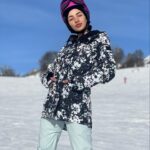 Thelma Fardin Instagram - Felicidad se dice montaña y amigos. Y para darlo todo en la nieve el stayle es de @roxyargentina