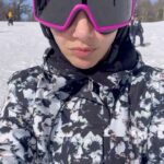 Thelma Fardin Instagram - Felicidad se dice montaña y amigos. Y para darlo todo en la nieve el stayle es de @roxyargentina