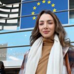 Thelma Fardin Instagram – En este contexto estar en este espacio del Parlamento Europeo hablando de más democracia me llena de orgullo, ya saben: obvio no represento a todas, obvio no dejo de ser la blanca, hétero, sis, hegemoníca, clase media. Pero intento que ese micrófono que me dan sea lo más útil posible. 
Gracias por el espacio 💜

Jornadas con expertos para apoyar la Directiva del Parlamento Europeo sobre Violencia contra las mujeres. 
Gracias @meugeniarpalop por tu invitación y el trabajo con tu gran equipo de mujeres. 

Hablamos de medidas para fomentar el acceso a justicia, la importancia de modificar la valoración de la prueba, las medidas contra los discursos de odio en redes (hola qué tal 🫠) y muchos temas mas de nuestra extensa agenda feminista de DDHH.