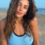 Thelma Fardin Instagram - 🧘‍♀️ 🌊 y @roxyargentina