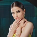 Theo Rose Instagram - Că tot e an electoral, primăvara candidează pentru primul loc in ierarhia anotimpurilor. Tot noi alegem câtă putere îi dăm, noi o însuflețim si o desemnăm să ne poarte prin cele mai frumoase mirosuri si peisaje. Fiecare mică bucurie a noastră dă primaverii însemnătate, orice accesoriu care ne pune un zambet pe buze dă primăverii elan în ocuparea teritoriului Pământesc si sufletesc. Cu Splend’Or primavara rămâne pe primul loc în topul anotimpurilor. #AD @splendor_romania