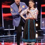 Theo Rose Instagram - Cel mai greu la @vocea_romaniei e sa duci povara responsabilitatii alegerii pieselor. Atunci cand ai niste voci atat de bune si versatile, nu vei sti niciodata daca s-ar fi putut mai bine, mai mult. Avem greu si in seara asta… De la 20:30 o sa ne vedeti in haos la @vocea_romaniei 😂 Va puteti vota favoritul din fiecare echipa. In a noastra sunt cele doua prietene, MELISA SI ALEXANDRA S. Le puteti vota prin SMS la 1456 sau online pe voteazavocea.protv.ro dupa START VOT. #teamhoriaroz