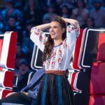 Theo Rose Instagram - Cel mai greu la @vocea_romaniei e sa duci povara responsabilitatii alegerii pieselor. Atunci cand ai niste voci atat de bune si versatile, nu vei sti niciodata daca s-ar fi putut mai bine, mai mult. Avem greu si in seara asta… De la 20:30 o sa ne vedeti in haos la @vocea_romaniei 😂 Va puteti vota favoritul din fiecare echipa. In a noastra sunt cele doua prietene, MELISA SI ALEXANDRA S. Le puteti vota prin SMS la 1456 sau online pe voteazavocea.protv.ro dupa START VOT. #teamhoriaroz