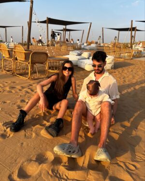 Theo Rose Instagram - Poze pe care am zis ca le postez si am uitat📸
Oamenii momentului, “ma bebe” aka @cristinaa.stefaniaa , “Dumnezeu” aka @monica_munteanu , “vtm” aka baietii mei, “no 1 sase saptamani” aka @andreiursumusic si “vocea Romaniei” aka @alessandra__official 😂♥️