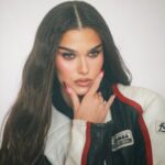 Theo Rose Instagram – Nu-mi aminteste nimeni sa mai arunc cate o poza pe instagram🤷🏼‍♀️
De pe la shooting…

MUA @claudiu.burca 
Hair @andreeaconstantinhair 
Styling @lucyfaur 
Geaca @check_the_space
