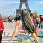 Theo Rose Instagram – Asta mai numesc si eu viață. Am fugit la Paris doua zile. Am vazut The Eras Tour aseara dar despre asta va povestesc intr-o postare separat. 
Sunt pentru prima data aici. Vad locuri pe care le-am intalnit in carti si Anghel si-a dat silinta sa am niste poze de aratat😂