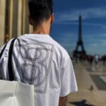 Theo Rose Instagram – Asta mai numesc si eu viață. Am fugit la Paris doua zile. Am vazut The Eras Tour aseara dar despre asta va povestesc intr-o postare separat. 
Sunt pentru prima data aici. Vad locuri pe care le-am intalnit in carti si Anghel si-a dat silinta sa am niste poze de aratat😂