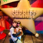 Thiago Fragoso Instagram – Resumo do primeiro dia de magia no #disneyhollywoodstudios !
Todo mundo feliz com atrações pra todas as idades, muitas novidades e a emoção que não falta por aqui… Sempre digo pra Mariana que dessa vez não vou chorar no #fantasmic mas não tem jeito… 💙
Obrigado a @4waytrip e a @pamevents por um dia que vamos levar no coração.
@disenra @vapiovesan @sarahdansiger @marcinhasenra
@marivaz
#4waytrip
#assesoriapamevents