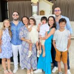 Thiago Fragoso Instagram - ✨Ontem foi dia de batizado duplo! Nosso pequeno Martin e nossa afilhada mais linda e levada, Maya! Martin, bebê de pandemia, esperou um tempão pra esse dia chegar… E foi muito diferente do batizado do Ben! Com o Ben a gente fez uma festa depois, convidamos gente pra caramba… Já o do Martin teve pouca gente, muito amor e muito calor! Obrigado, papai do céu, pelas bençãos… Obrigado aos padrinhos pela amizade e amor eternos celebrados pela cerimônia. 🤍 #amor #proteção #família @disenra @vapiovesan @joanarosenfeld