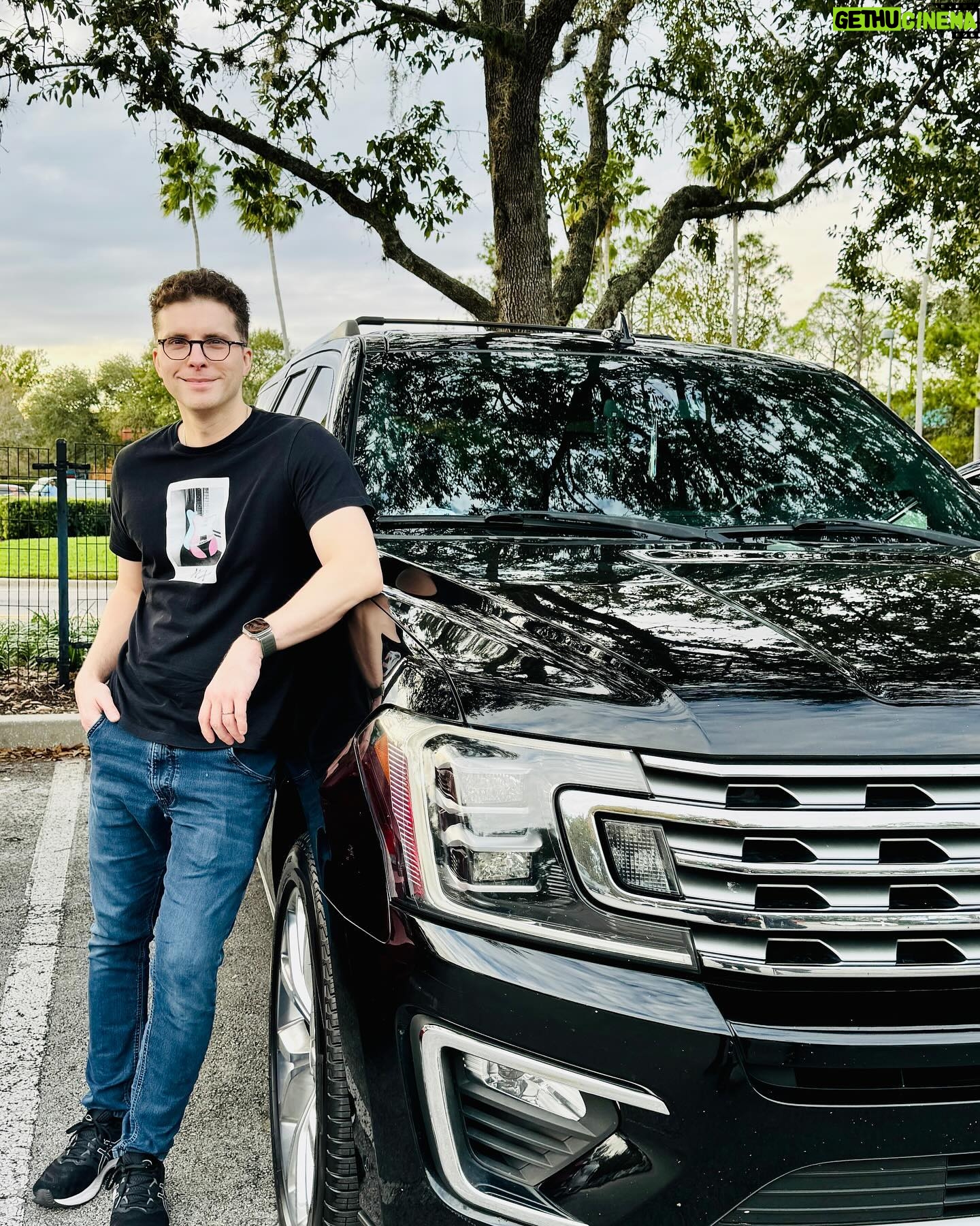 Thiago Fragoso Instagram - Quando você está pronto pro rolê com a família toda! Obrigado @freedomrentalcars por nos proporcionar uma experiência fantástica e nos levar pra todo lugar. Ser atendido por uma empresa brasileira nessas horas faz toda a diferença! @freedomrentalcars @pamevents #freedomrentalcars #pamevents