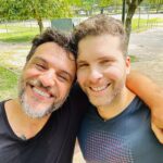 Thiago Fragoso Instagram - Dia de gravar com esse cara que eu amo @rodrigolombardi 💙🌟 Fiquem ligados em #travessia porque o negócio vai ficar feio entre esses dois! 🤘🏽