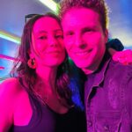 Thiago Fragoso Instagram - Hoje (ontem) foi nosso aniversário de namoro! Dezenove anos… Nada melhor que comemorar com muito Rock! Foo Fighters é uma banda que a gente ama e sempre prestigia! Primeiro dia no The Town que está um arraso. 💙🌟❤️ Amanhã tem Bruno Mars pra fechar com chave de ouro! 🙏🏼🙏🏼🙏🏼 @heinekenbr #HeinekenNoTheTown @cseventos @micheldiamant @sampaio_carol 📷 @lucasramosphoto 🙏🏼