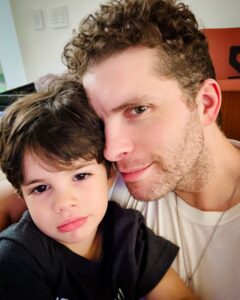 Thiago Fragoso Instagram - Meu chameguinho de cada dia… 💙🌟❤️ #sortegrande #maioramordomundo #paisefilhos #tintin