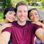 Thiago Fragoso Instagram - E aí, pessoal? O que será que nossa @gloriafperez tem guardado pra esses três, hein? ❤️💜❤️ Temos teorias? @vanessagiacomo @dandaramariana #sextou #travessia