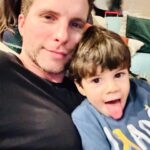 Thiago Fragoso Instagram - Últimas fotos do meu caçula com dois anos… O coração fica como? #maioramordomundo #eueele #tintin #martin