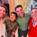 Thiago Fragoso Instagram – Bastidores do capítulo de hoje! Natal na casa de Moretti. 
A cena é babado mas por traz das câmeras só tem amor. 💙❤️

@vanessagiacomo @rodrigolombardi @alexandrenero 

#travessia #natal #telenovela #atriz #ator #actor #acting