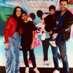 Thiago Fragoso Instagram - Disney sempre divertindo todas as gerações. A penúltima é a mais linda! 🐭🩵 . . . . #disneyonice #meusamores #meutintin #meubenzinho #amordadinda