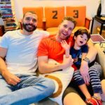 Thiago Fragoso Instagram – Visitinha do meu primeiro caçula @leco.fragoso e o segundo caçula ficou todo animado apesar da febrinha… 
#Foto @marivaz 😍

#tiodindo #familia #eueeles #tintin