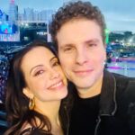 Thiago Fragoso Instagram - Hoje (ontem) foi nosso aniversário de namoro! Dezenove anos… Nada melhor que comemorar com muito Rock! Foo Fighters é uma banda que a gente ama e sempre prestigia! Primeiro dia no The Town que está um arraso. 💙🌟❤️ Amanhã tem Bruno Mars pra fechar com chave de ouro! 🙏🏼🙏🏼🙏🏼 @heinekenbr #HeinekenNoTheTown @cseventos @micheldiamant @sampaio_carol 📷 @lucasramosphoto 🙏🏼