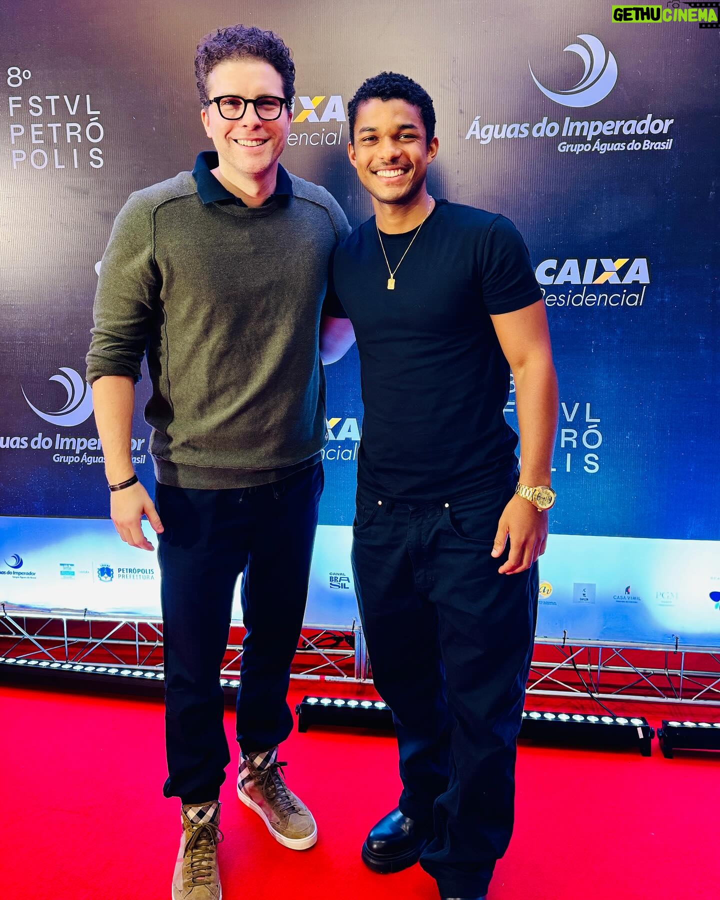 Thiago Fragoso Instagram - #photodump do 8º Festival de Cinema de Petrópolis! #depaiprafilho de @paulohalm rolou hoje mais cedo! Querido @anjupaiva arrasou demais! Agora é comer fondue! Adultos aproveitando o vale night sem crianças! Esfriou um pouquinho os cariocas já se encasacam! 😜 @marivaz
