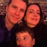 Thiago Fragoso Instagram - Disney sempre divertindo todas as gerações. A penúltima é a mais linda! 🐭🩵 . . . . #disneyonice #meusamores #meutintin #meubenzinho #amordadinda