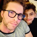 Thiago Fragoso Instagram - Com meu gatão assistindo @strangerthingstv 🤓 💙❤️ #benjamin #meuben @marivaz