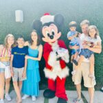 Thiago Fragoso Instagram – O #nataldosdindos foi uma alegria só! Até o @mickeymouse veio nos visitar!❤️🐭🎄✨
.
.
.
.
#feliznatal #familia #amordadinda #meutintjn #meubenzinho