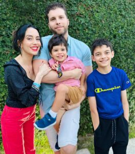 Thiago Fragoso Instagram - Feliz Natal, meus queridos… Paz. Amor. Harmonia. Empatia… 💙❤️🎄🙌🏼🎊 @marivaz