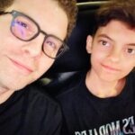 Thiago Fragoso Instagram - Sempre falo isso: ser pai é meu papel mais importante e o que me traz mais alegria… Traz muitos desafios, também! Educar uma criança na era da pós verdade é difícil… Mas quando a gente identifica os valores que a gente presa tanto em pequenas atitudes dos meninos o coração aquece com aquele sentimento de realização… #FelizDiadosPais ! #maioramordomundo Filhotes @leco.fragoso #benjamin #martin Obrigado por ser a melhor mãe @marivaz 😍💙🌟❤️