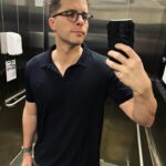 Thiago Fragoso Instagram – Selfie de elevador!
Há quanto tempo não aparecia uma dessas aqui?
Bom fim de Sábado, pessoal! 💙