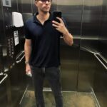Thiago Fragoso Instagram – Selfie de elevador!
Há quanto tempo não aparecia uma dessas aqui?
Bom fim de Sábado, pessoal! 💙
