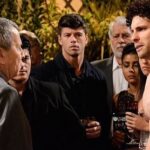 Thiago Fragoso Instagram - Oi, pessoal! Hoje venho com muita gratidão fazer dois anúncios pra vocês. O primeiro é o fim de um ciclo de vinte e três anos de exclusividade com a Tv Globo. Tenho muito orgulho desse período repleto de personagens marcantes pra mim, dentre eles os xodós: Nando de O Clone, Capitão Estevão da Casa das Sete Mulheres, Marcos em O Profeta, Márcio Hayalla em O Astro, Edgar em Lado a Lado, Niko em Amor a Vida, Patrick em O Outro Lado do Paraíso e Alan Máximo em Salve-se Quem Puder! Foram novelas que abordaram mazelas sociais importantes, ganharam Emmys, fizeram muito sucesso e ajudaram a criar a relação mais importante de todas, a minha relação com vocês que me acompanham. O segundo anúncio é sobre o longa francês Kali. Era uma vontade antiga fazer uma produção internacional e nesse filme tenho a oportunidade de atuar em inglês! Um ciclo novo se inicia. Estou muito animado em trabalhar nas multiplataformas em projetos que antes não seriam possíveis. Mas não se preocupem: não abandonei as novelas! Projetos pontuais com a Tv Globo também acontecerão, naturalmente…. Quero embarcar em novos personagens complexos com histórias desafiadoras. A estrada só está começando. E você? Qual foi o personagem que mais te marcou? Deixa nos comentários! #robertotalma #mariomarciobandarra @walcyrcarrasco @mendoncafilhomauro @carvalho5028 #viniciuscoimbra @clau_lage @joaoximenesbraga #danielfilho @alcidesnogueira #geraldocarneiro @jaymemonjardim @gloriafperez @mateusolanooficial @cissaguimaraes @mariaadelaideamaral @danielortizautor @fredmayrink #ivaniribeiro #janeteclair @tvglobo @gshow @globoplay @globoportugal @globointernacional