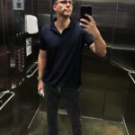 Thiago Fragoso Instagram – Selfie de elevador!
Há quanto tempo não aparecia uma dessas aqui?
Bom fim de Sábado, pessoal! 💙