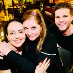 Thiago Fragoso Instagram – Essa semana vivi uma experiência incrível que quero dividir com vocês. 
Aprendi uma nova técnica de interpretação muito especial que, além do seu uso imediato, visa a sublinhar a catarse do ator e do público através da sublimação de dores e mazelas pessoais numa vitória simbólica… 
A @marivaz que entrou em contato e me deu o livro de presente… queria ter feito a masterclass ano passado mas tava em novela! Esse ano deu certo!
Nessa jornada extremamente curta e intensa (dois dias inteiros focados só nisso) eu tive a alegria de estar junto com a minha amiga @flaviaalessandra ! Deixei algumas fotos da cena que trabalhamos pra vocês… Não poderia ter tido melhor parceira pra essa experiência. Aliás, já fizemos outros cursos juntos e isso está virando uma tradição! 😂
Mal posso esperar pra mostrar pra vocês essa técnica na prática! 
Muito contente e realizado? Com certeza! 😘😎
@marinarigueiramentoria @marina_rigueira Obrigado por proporcionar esse mergulho tão importante! 
Obrigado @gammafilmes !! 
@ivanachubbuckstudio you are the best! I saved everything I learned this in a very special place in my heart! Can’t wait to do it again.
💙🌟❤️

#ator #atriz #actor #acting #masterclass #ivanachubbuck #thepoweroftheactor #tbt 
#fotos @74picture 🙏🏼