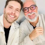 Thiago Fragoso Instagram - Acabou! #travessia Hoje pra mim é dia de agradecer muito. Agradecer ao @mendoncafilhomauro que me proporcionou essa jornada, meu parceiro de tantos trabalhos. Agradecer as melhores fãs do mundo que estão sempre comigo, não importa o desafio! Agradecer ao Caique que veio pra me ensinar muitas coisas que eu levo pra minha vida. Agradecer as parcerias que fiz nessa novela! Tanta gente que guardo no coração… Adiante vislumbro desafios e experiências ainda mais profundas e inesperadas. Cada realização me faz perceber o quanto amo meu ofício e quanto fôlego eu tenho pra fazer o que ainda não fiz. Sempre me perguntam o que ainda me falta fazer na televisão, cinema, teatro… Afinal, são mais de setenta personagens nas histórias mais díspares… Eu digo que ainda me falta e ainda quero fazer TUDO. Essa é a benção do ofício do ator. Até a próxima história. 🫶 💙🌟❤️ #ator #actor #acting #novela #telenovela @tvglobo @globoplay @gshow
