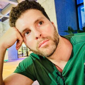 Thiago Fragoso Instagram - #selfiedump …
Existe isso? Boa noite, pessoal!

🌟💙🙌🏼

#selfiewednesday