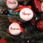 Thiago Fragoso Instagram – Natal é tempo de celebrar com quem amamos e por em prática as mais belas tradições.
Este ano, decidimos fazer diferente aqui em casa, vamos retomar uma tradição minha e da @marivaz e levar os meninos juntos nessa.
Vamos viajar! E os preparativos estão a todo vapor…
Embarque nessa com a gente e com a @dudalina para acompanhar a construção de lindas memórias em família.
#Dudalina #Natal #MemoriasEmFamilia #PresenteieComDuda
#publicidade
