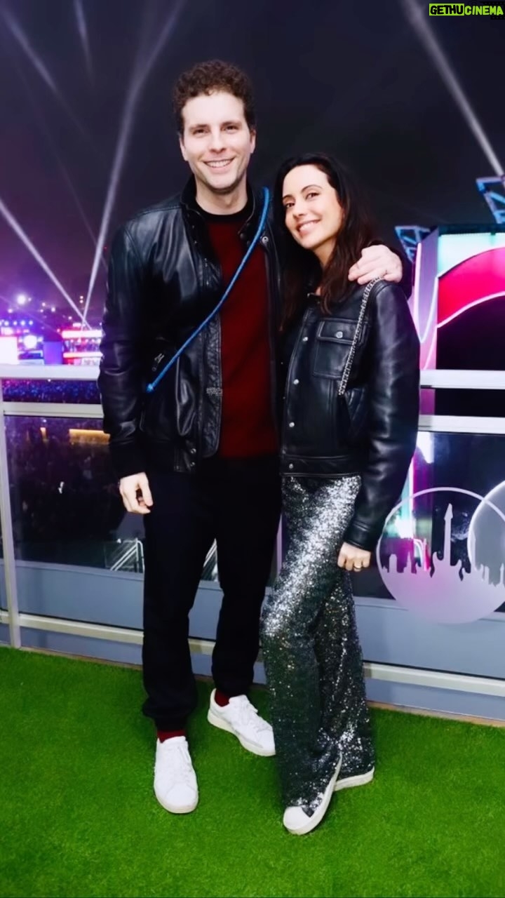 Thiago Fragoso Instagram - #tbt de Domingo! Primeiro edição do @thetownfestival fechado com chave de ouro por Bruninho! 😜 @brunomars Deu pra curtir muito com meu amor @marivaz e meu mano @leco.fragoso ! Impossível melhores companhias! Agora é esperar o @rockinrio que já volta ano que vem! 🤘🏽 🙏🏼🙏🏼🙏🏼🙏🏼 #VouDeVolks @vwbrasi @cseventos @sampaio_carol @micheldiamant 📷 @reginaldofoto