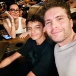 Thiago Fragoso Instagram – Cineminha com meus amores…
O Ben tá a minha cara, não tá? Hein? Hein?
Pode falar a verdade! Eu aguento! 😜

@marivaz