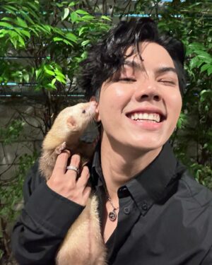 Thitipong Sangngey Instagram - เมื่อคุณอยากถ่ายรูปกับลูกๆของคุณ 555❤️‍🔥❤️‍🔥

#ferretpapafort 
#FortFTS #ComeFortZon #BabyFeat