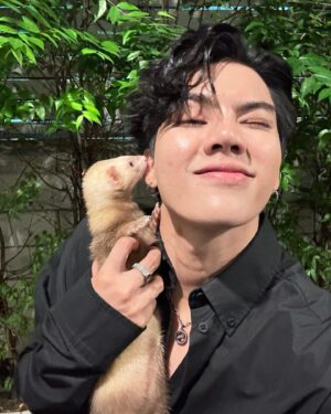 Thitipong Sangngey Instagram - เมื่อคุณอยากถ่ายรูปกับลูกๆของคุณ 555❤️‍🔥❤️‍🔥

#ferretpapafort 
#FortFTS #ComeFortZon #BabyFeat