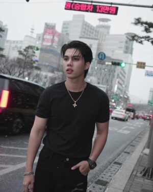 Thitipong Sangngey Instagram - เกาหลีหนาวจัง ขอกอดหน่อยคับ5555 ❄️❤️‍🔥

#FortFTS #ComeFortZon #BabyFeat