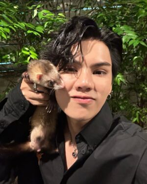 Thitipong Sangngey Instagram - เมื่อคุณอยากถ่ายรูปกับลูกๆของคุณ 555❤️‍🔥❤️‍🔥

#ferretpapafort 
#FortFTS #ComeFortZon #BabyFeat