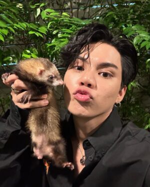 Thitipong Sangngey Instagram - เมื่อคุณอยากถ่ายรูปกับลูกๆของคุณ 555❤️‍🔥❤️‍🔥

#ferretpapafort 
#FortFTS #ComeFortZon #BabyFeat