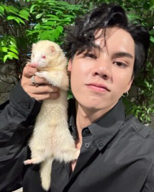 Thitipong Sangngey Instagram - เมื่อคุณอยากถ่ายรูปกับลูกๆของคุณ 555❤️‍🔥❤️‍🔥

#ferretpapafort 
#FortFTS #ComeFortZon #BabyFeat