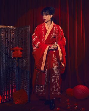 Thitipong Sangngey Instagram - 龙年好～祝大家新年快乐，恭喜发财，身体健康，一整年跟我们一起快乐!! 🧧🐉❤️‍🔥

เฮงๆ ปีมังกรนะค้าบทุกคน❤️‍🔥

#FortFTS #ComeFortZon #BabyFeat
