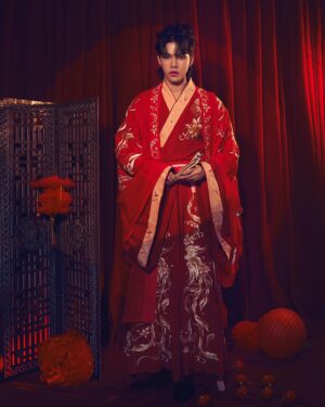 Thitipong Sangngey Instagram - 龙年好～祝大家新年快乐，恭喜发财，身体健康，一整年跟我们一起快乐!! 🧧🐉❤️‍🔥

เฮงๆ ปีมังกรนะค้าบทุกคน❤️‍🔥

#FortFTS #ComeFortZon #BabyFeat