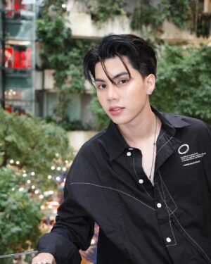 Thitipong Sangngey Instagram - ยืนเมื่อยไหมครับ มานั่งในใจผมได้นะ 
😎❤️‍🔥
#FortFTS #ComeFortZon #BabyFeat