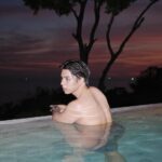 Thitipong Sengngai Instagram - ร้อนแบบนี้ มาเล่นน้ำด้วยกันไหมครับ 😎 #FortFTS #ComeFortZon #BabyFeat @pimalaikohlanta #pimalaikohlanta @bearhubpr #bearhubpr